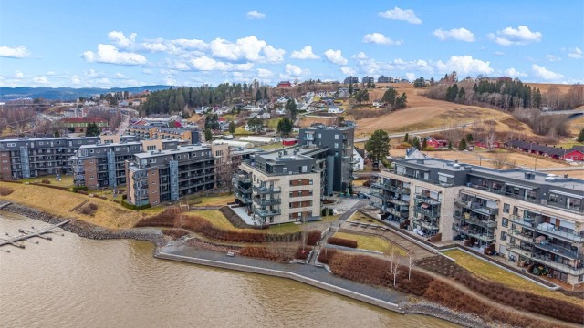 Flotte turstier langs Glomma