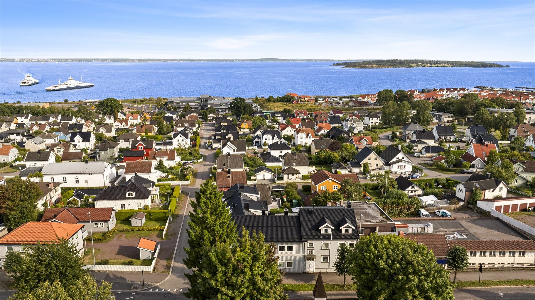  Det er en kort gåavstand til ferjeleiet i Horten med overfart til Moss som tar ca. 30 minutter.