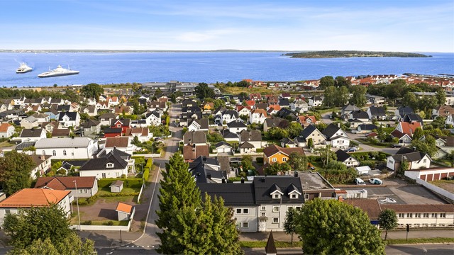 Det er en kort gåavstand til ferjeleiet i Horten med overfart til Moss som tar ca. 30 minutter.