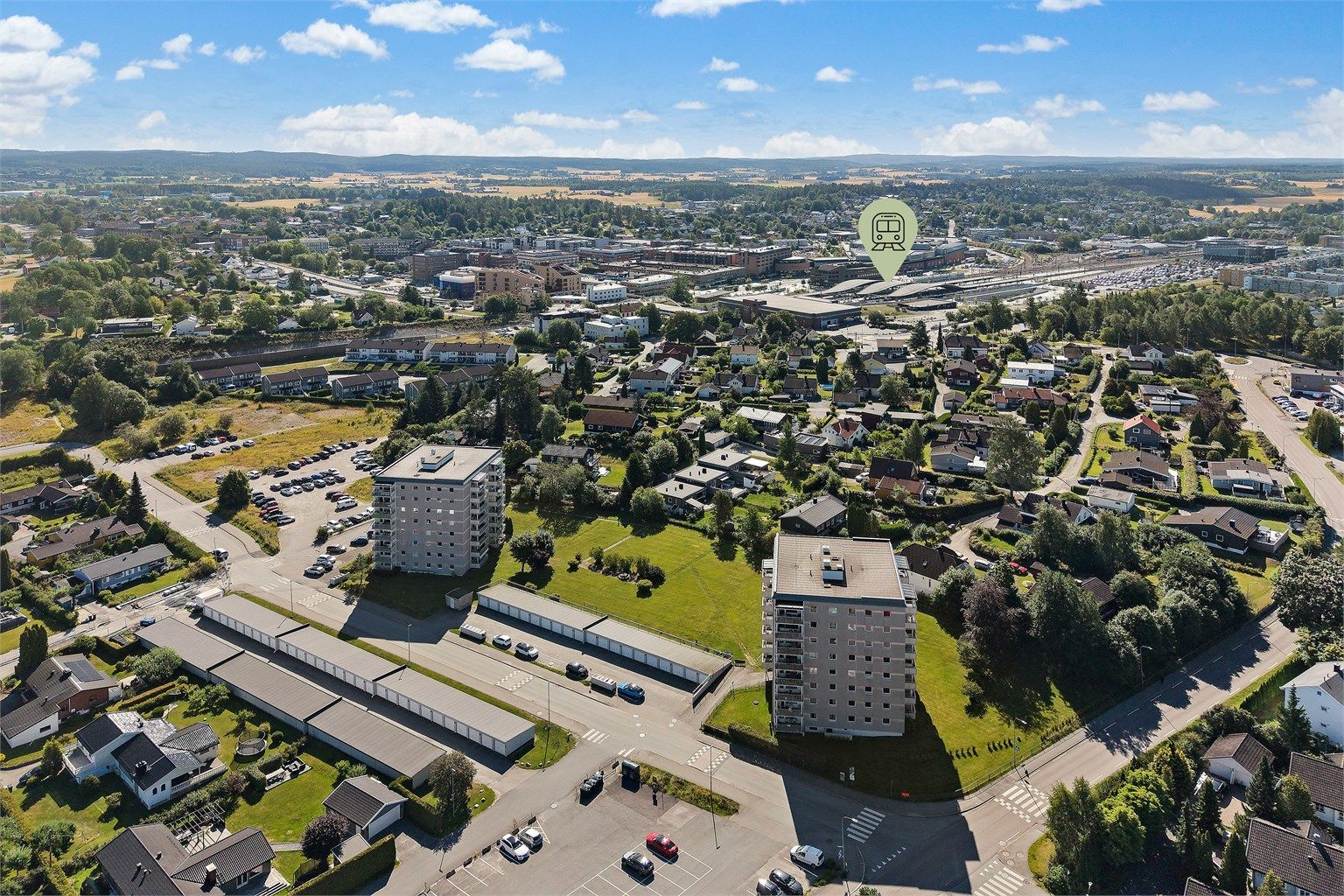Fra leiligheten er det kort vei til Ski sentrum og Follobanen