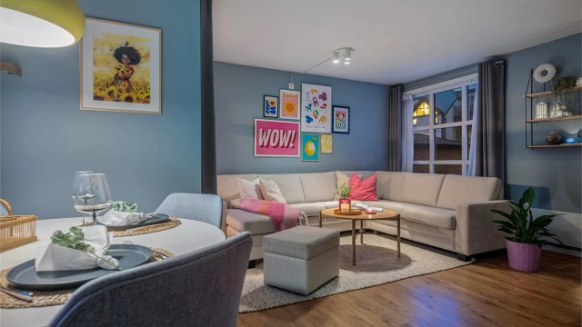 Leiligheten er trivelig både dagtid og kveld.