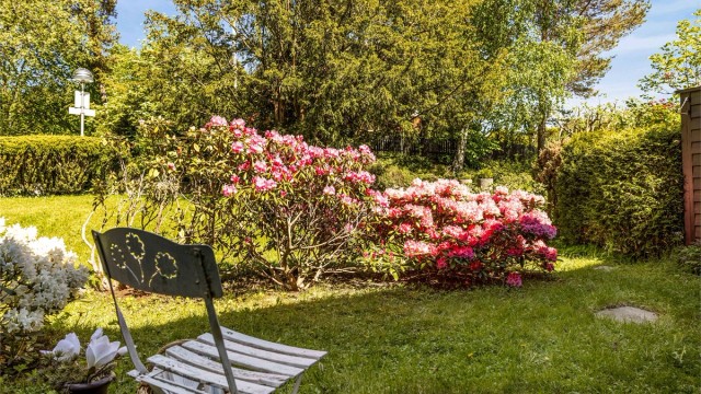 Leiligheten har flotte uteplasser på begge sider.