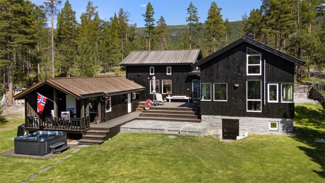 Velkommen til Bryggenvegen 70 - en fott fritidseiendom med unik beliggenhet ved Lesjaskogsvannet presentert av Eiendomsmegler Harald Osdal