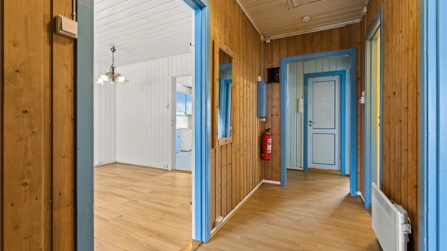 Gang i leilighet i midten av 1 etg.