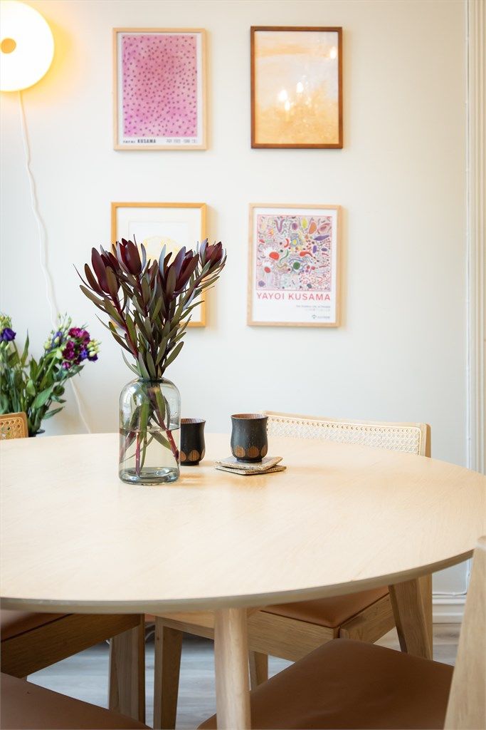 Et sosialt og hyggelig rom med plass til å invitere venner og familie til hyggelige sammenkomster.