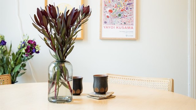 Et sosialt og hyggelig rom med plass til å invitere venner og familie til hyggelige sammenkomster.