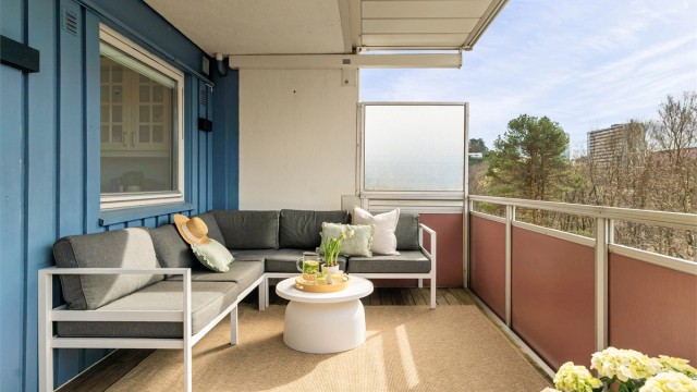 - Med overbygg sitter man i le for vind og vær og nyte sol og frisk luft -