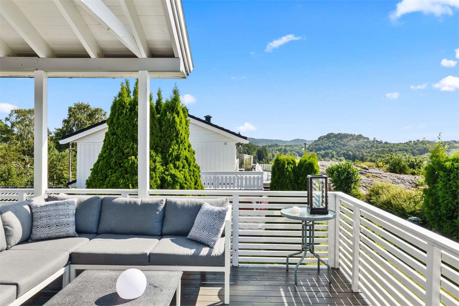 Flott og luftig utsikt mot friluftsområder og grøntareal