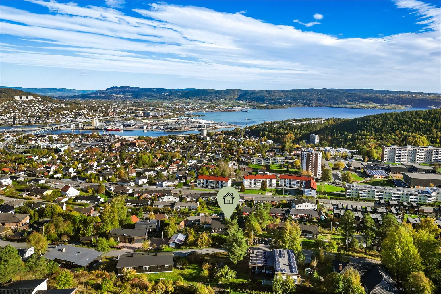 Fra eiendommen og boligen er det suveren utsikt over Drammen, fjorden og Lierdalen.
Foto: Haiman Askari.