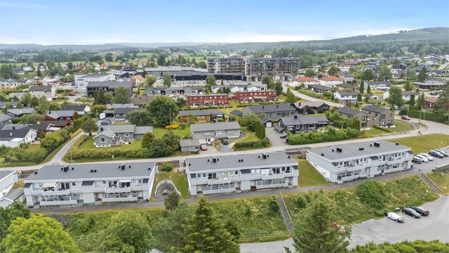 Sentral beliggenhet i Sørumsand med gangavstand til butikker og togstasjon.