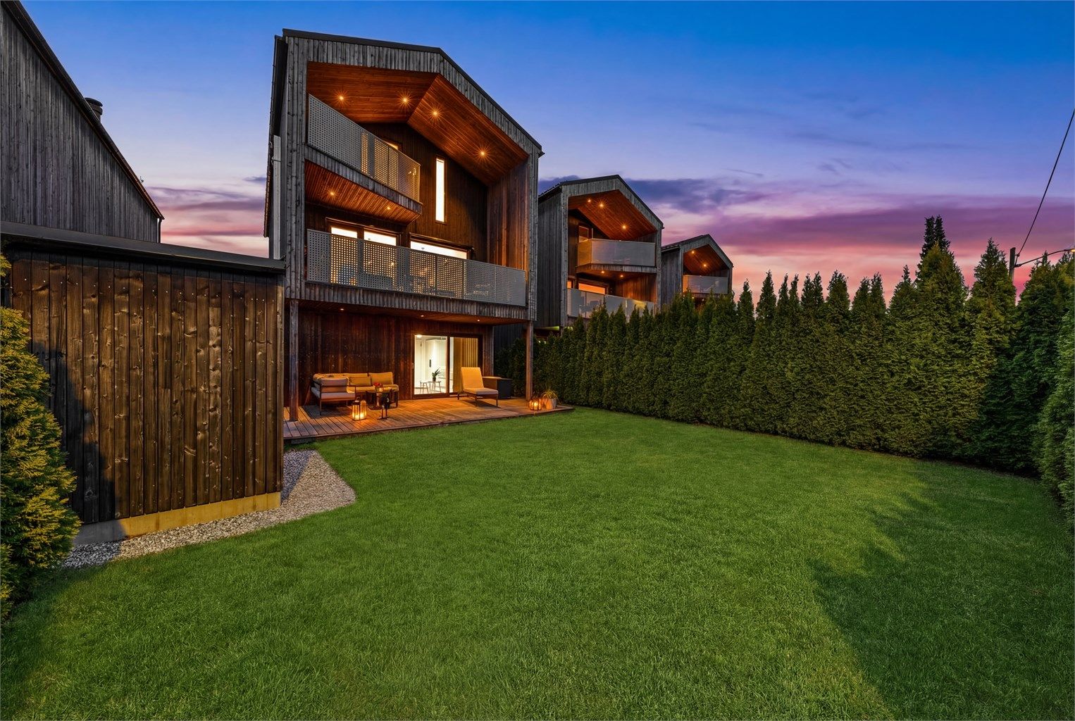 Velkommen til Charles Kings veg 16 - En moderne og gjennomført enebolig fra 2019 med høy standard, vedlikeholdsvennlig kledning og gjennomtenkte materialvalg