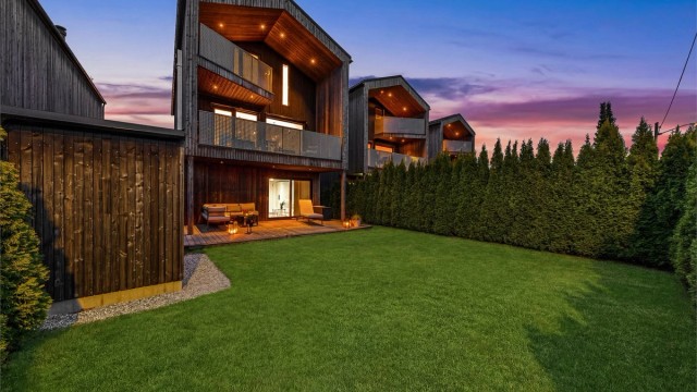 Velkommen til Charles Kings veg 16 - En moderne og gjennomført enebolig fra 2019 med høy standard, vedlikeholdsvennlig kledning og gjennomtenkte materialvalg