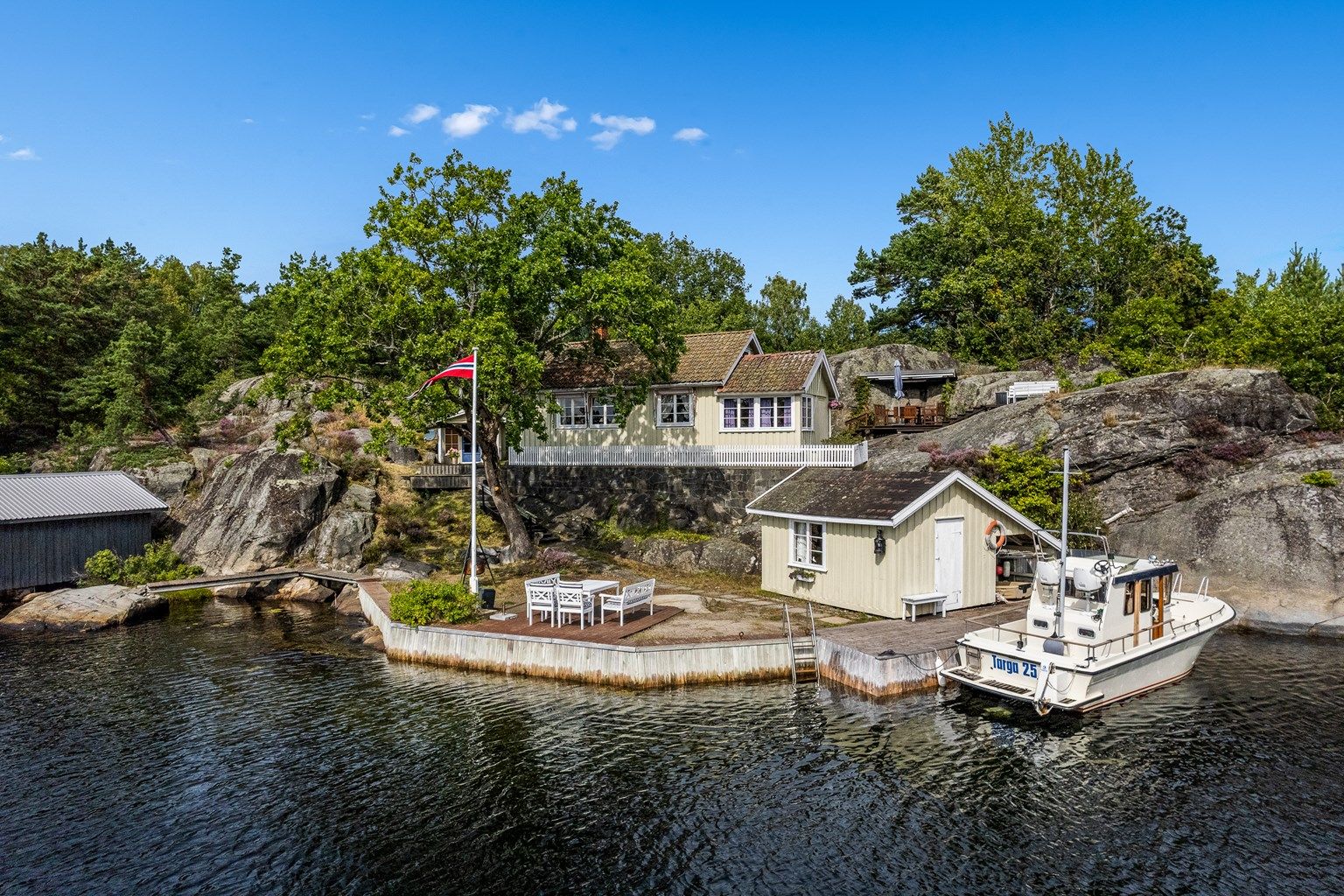 Å ha sjøen som nærmeste nabo er en fantastisk luksus.