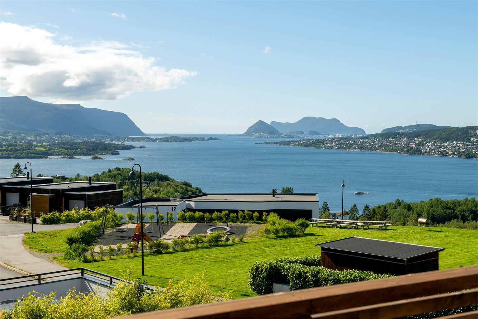 Nyere enebolig fra 2021 i en barnevennlig blindgate på populære Skåthaugen.
Foto: Stian Wiik