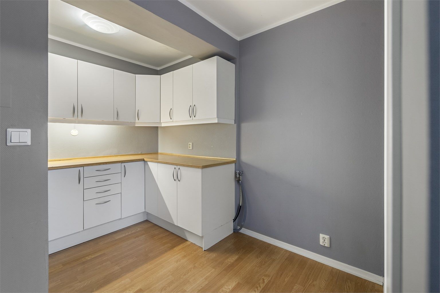 Godt med skap og benkplass