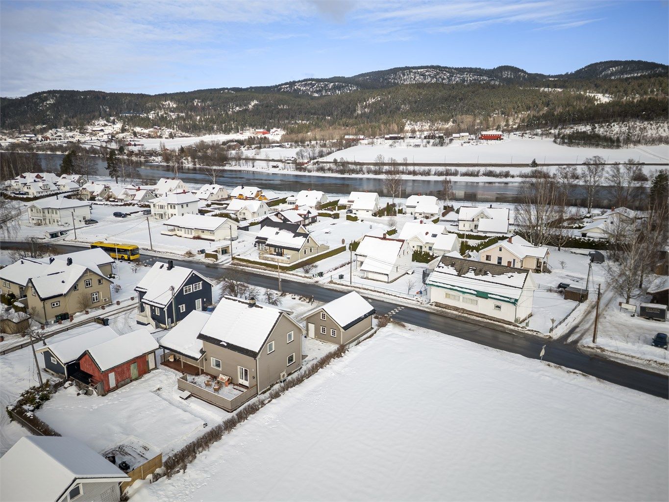 Kun to min å gå til bussholdeplass.