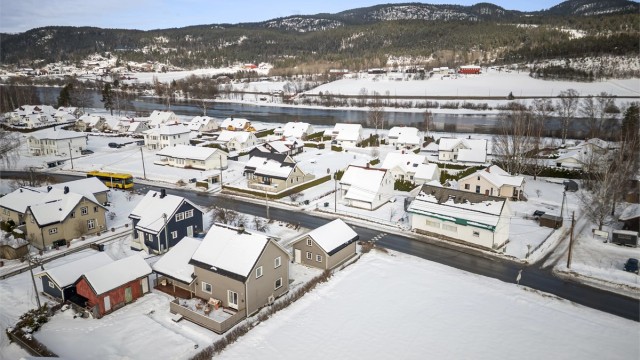 Kun to min å gå til bussholdeplass.