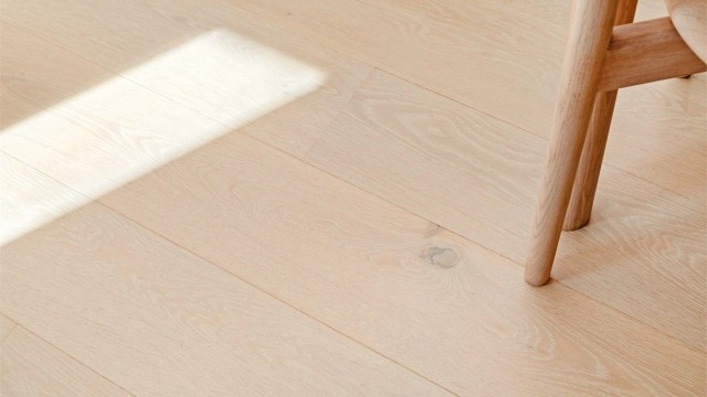 Lys enstavs-parkett i alle rom med unntak fra baderommet