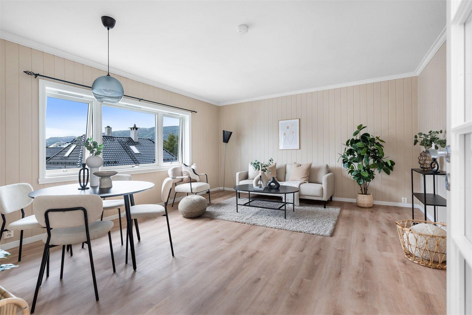 Leiligheten er nyoppusset og fremstår lekker. 