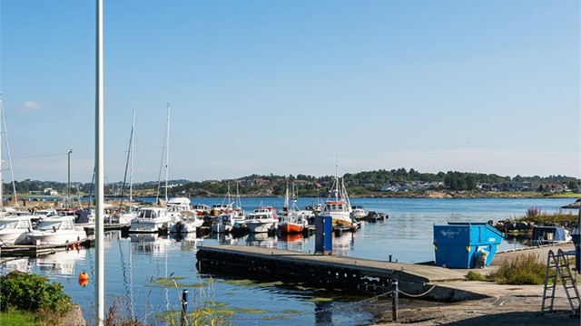 Fine turområder og nærhet til sjøen i gåavstand fra boligen.