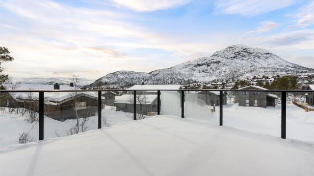 - Velkommen til Dyregrenda Sør 48 - Fantastiks gode solforhold på eiendommen.