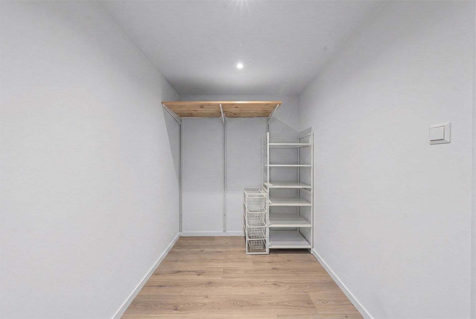 Praktisk innredet bod eller walk-in closet. (ikke godkjent for varig opphold - se punkt om ferdigattest i salgsoppgaven)