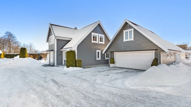 Velkommen til Ovenstadlia 6, presentert av Truls E. Holm i Krogsveen.