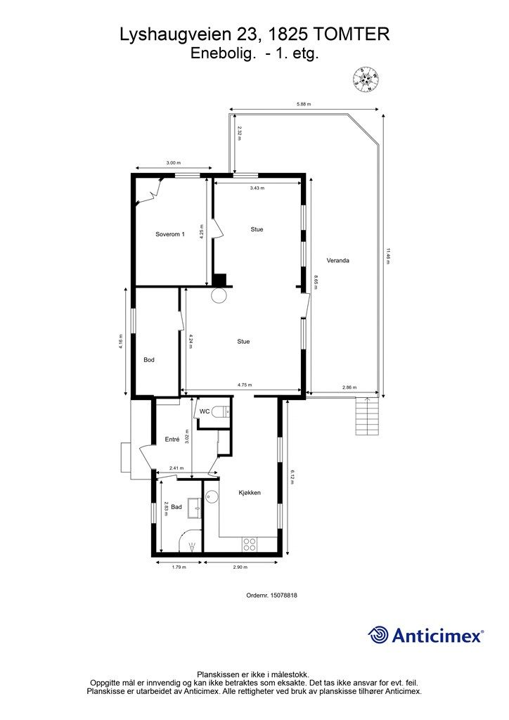 Første etasje har en praktisk planløsning med stue, kjøkken, bad, toalettrom og ett soverom.