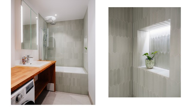 Badet er innredet med servant med innredning, speil med belysning og badekar med dusjløsning.