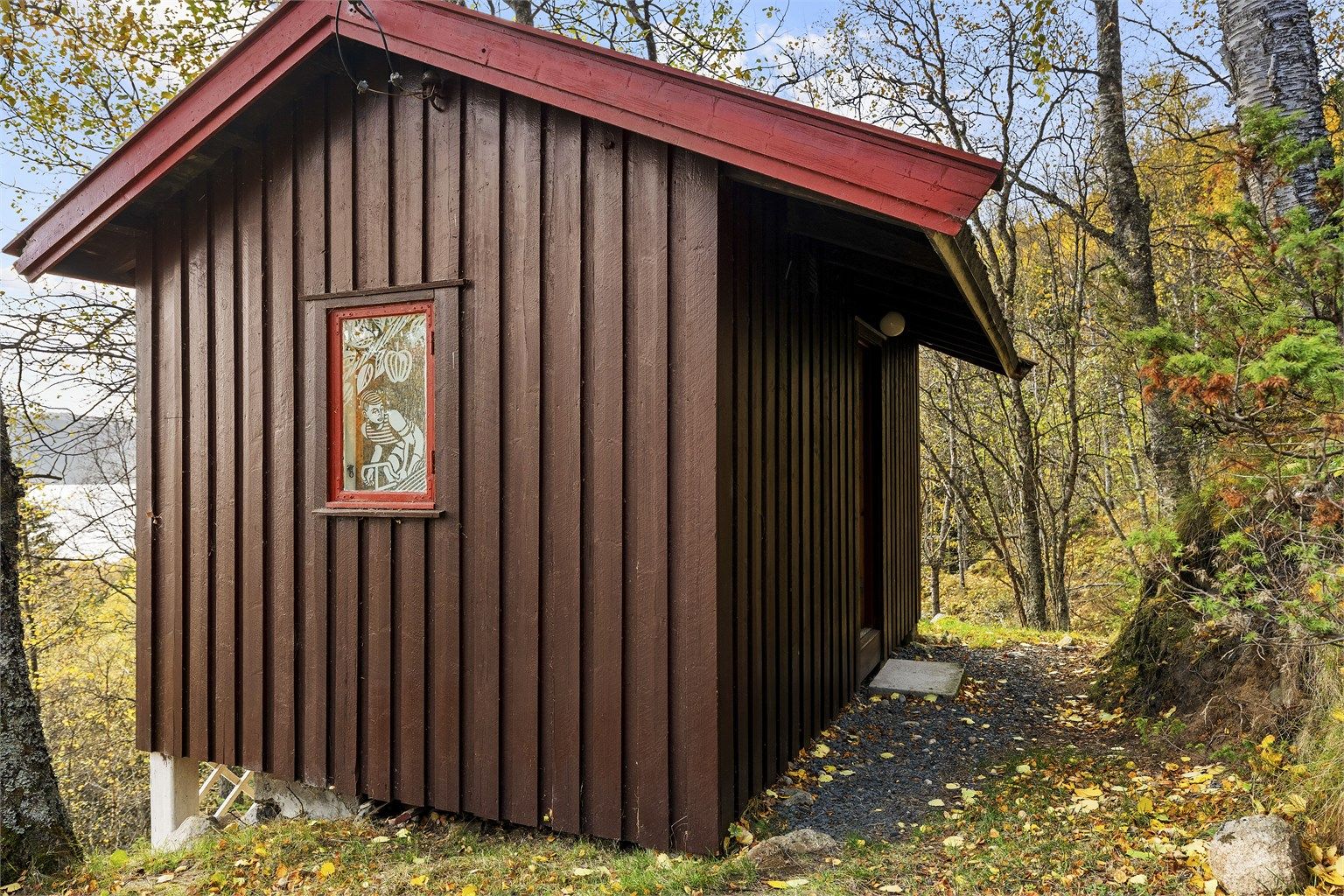 Uthus med bod, utedo og bad/vaskerom