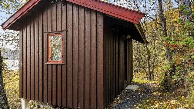 Uthus med bod, utedo og bad/vaskerom