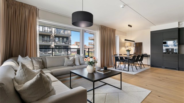 Velkommen Skigata 14! En meget attraktiv 3-roms leilighet med balkong. Garasjeplass. Meget sentralt, midt i sentrum av Lørenskog