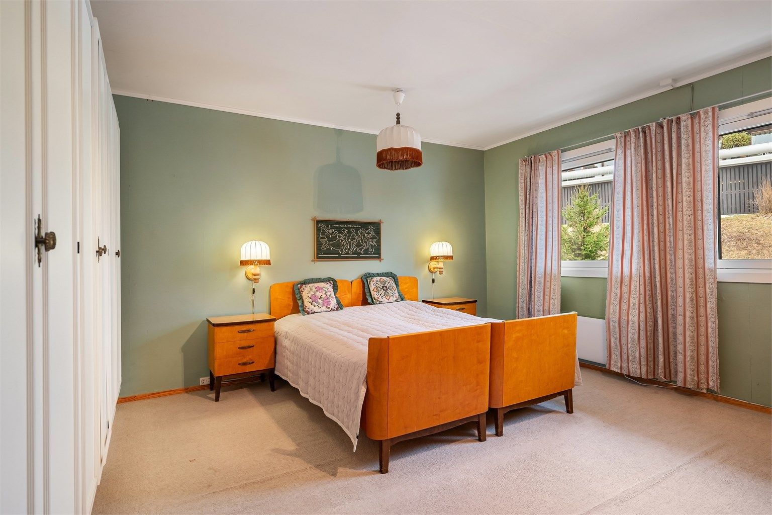 Soverom 1 har tidligere vært 2 soverom. Se alternativ plantegning for inspirasjon