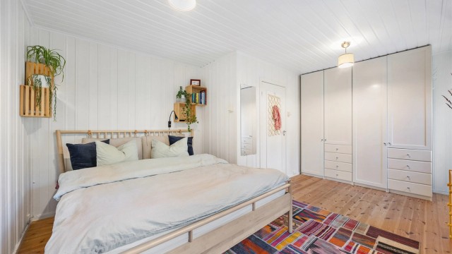 Lekkert, lyst og innbydende hovedsoverom