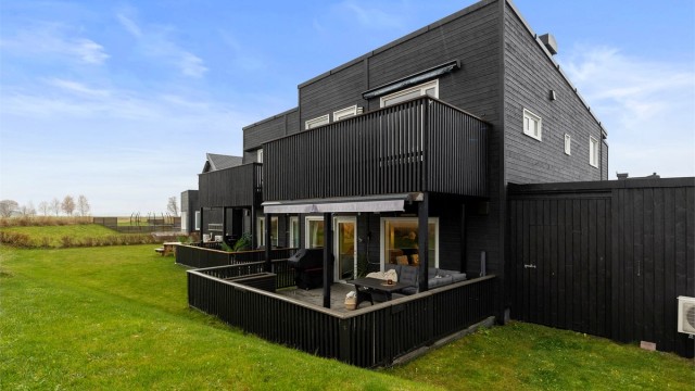 Velkommen til Jonetta Mules veg 21 - og denne lekre 3-roms selveierleiligheten i firemannsbolig beliggende i et veletablert område på Spongdal!
Foto: Harald Wanvik v/Interiørfoto