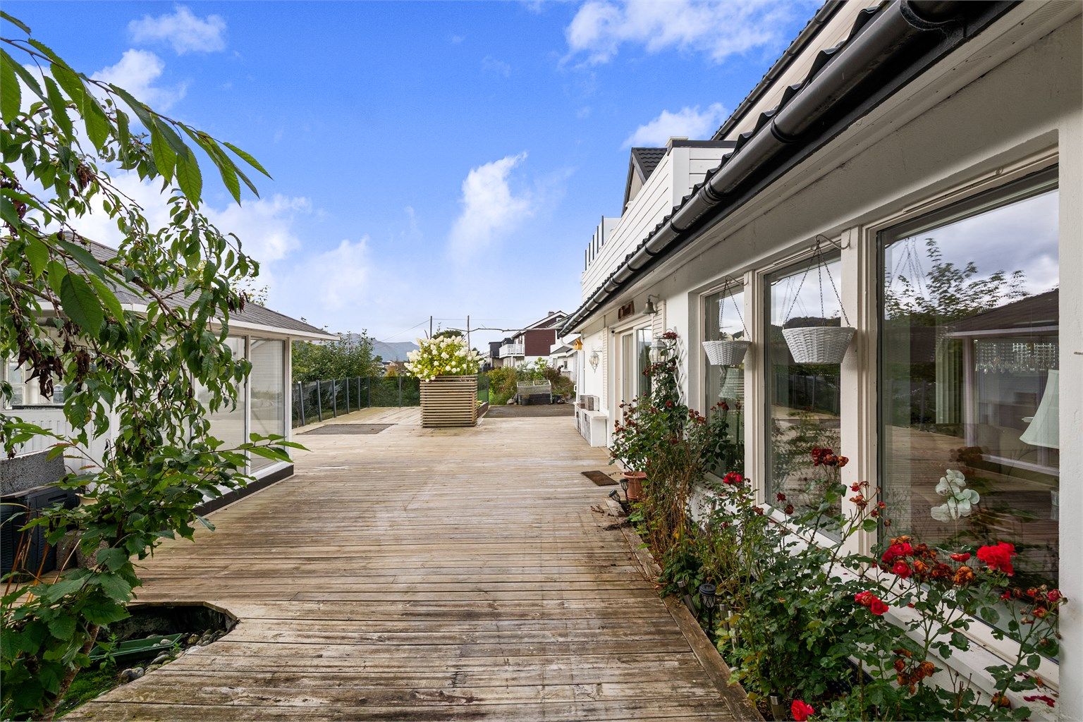 Stor terrasse på terreng på ca. 100 kvm 