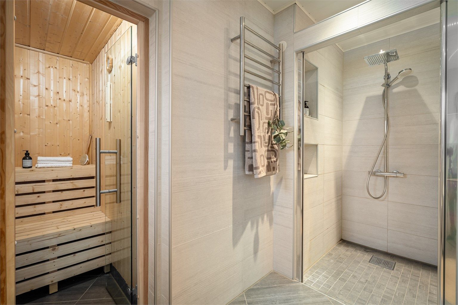 I 2019 ble boligens østfasade påbygget i form av utvidelse av ett av soverommene, badet, samt badstue.