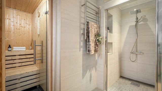 I 2019 ble boligens østfasade påbygget i form av utvidelse av ett av soverommene, badet, samt badstue.