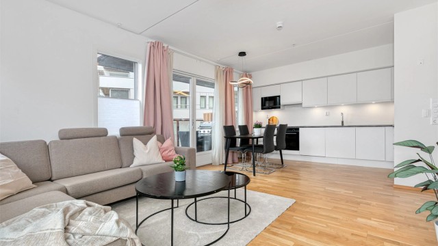 Velkommen til Ragnhilds vei 1F. En lys og innbydende 4-roms leilighet med sentral beliggenhet.