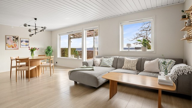 Store vindusflater som slipper inn rikelig med naturlig lys i tillegg til flott utsikt