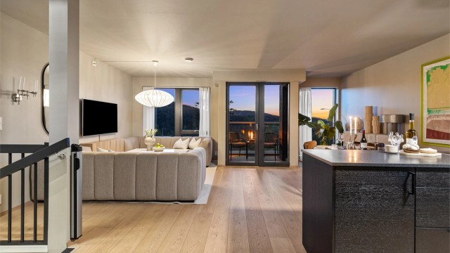 Velkommen til Harry Sønsterøds vei 20, presentert av Pojan Eskandari i Krogsveen! Foto: Trond Reder