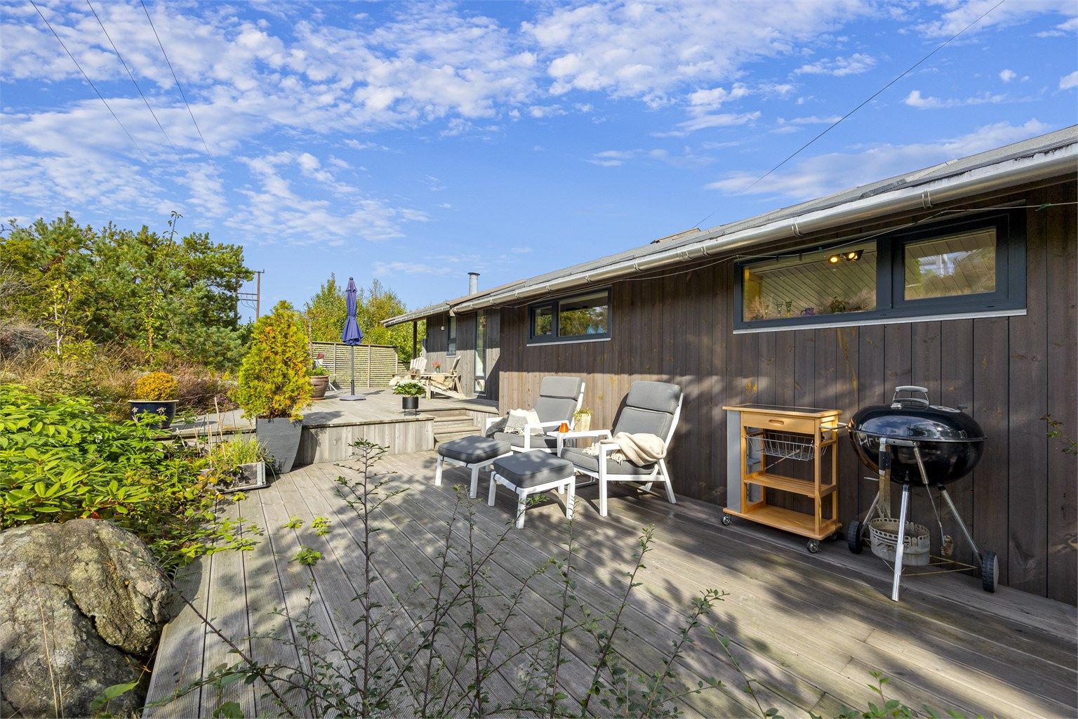 Her kan man sitte helt usjenert og nyte kveldssola.