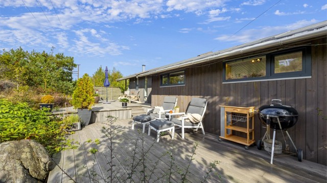 Her kan man sitte helt usjenert og nyte kveldssola.