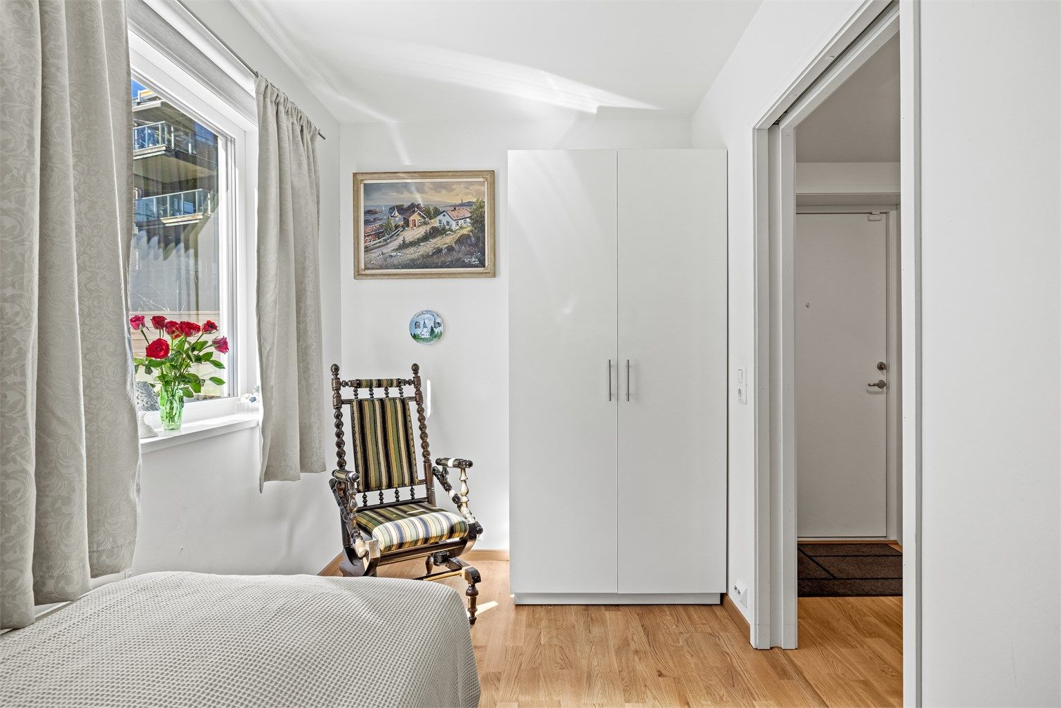 Det ene av leilighetens to soverom, ideelt som gjesterom eller kontor.