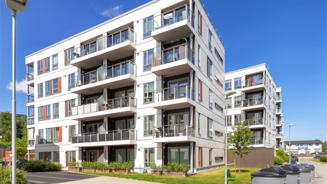 Eiendomsmegler Krogsveen v/Idriss Eliassy ønsker velkommen til Åråssvingen 15