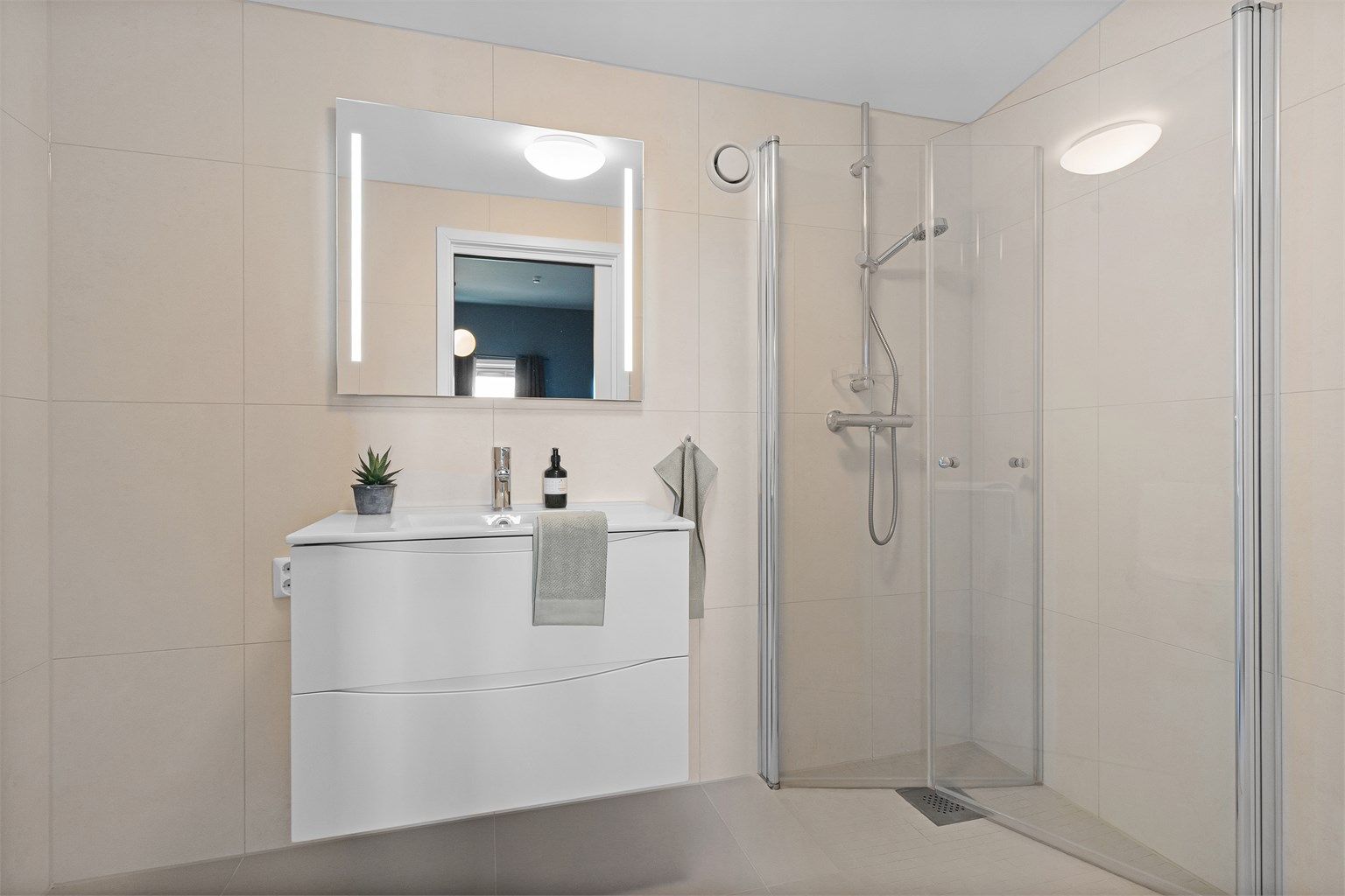 Lekkert, helfliset bad i delikat fargepallett.