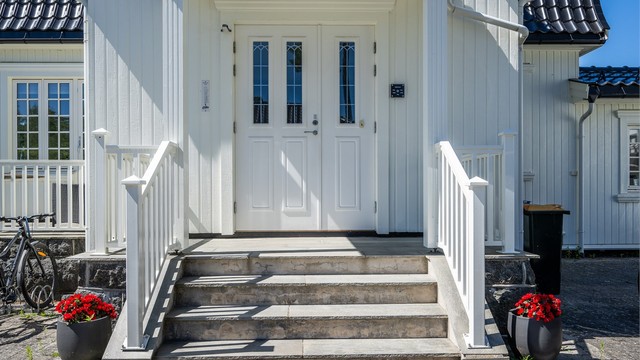 Eiendommen er opprinnelig oppført ca. 1928, men har i perioden 2011–2012 gjennomgått en omfattende og gjennomført ombygging, påbygging og modernisering.
