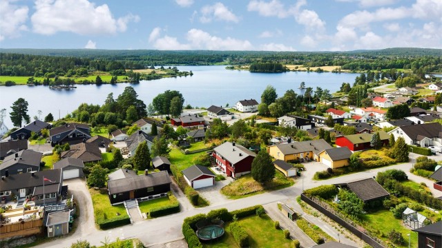Utsikt over Vågvann og de omkringliggende skogsområdene.