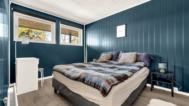 Soverommet er romslig.