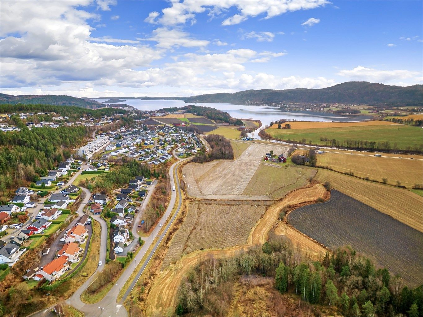 Kort gangavstand til flott turterreng med lysløype i skogen